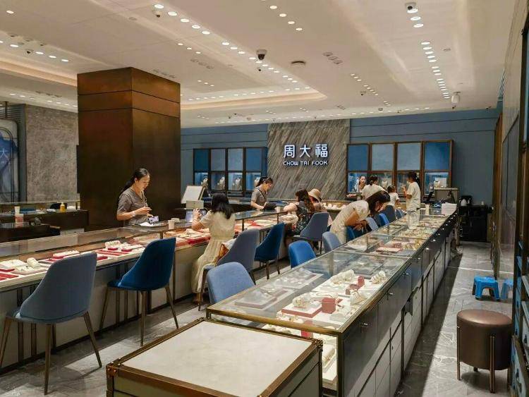 金价大跌！有商家囤货资产缩水百万，“跌掉一辆迈巴赫”