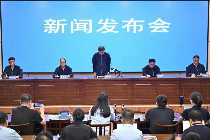山西长治市长陈向阳辞职，龚孟建代理市长，此前当地煤矿爆炸致82人死亡