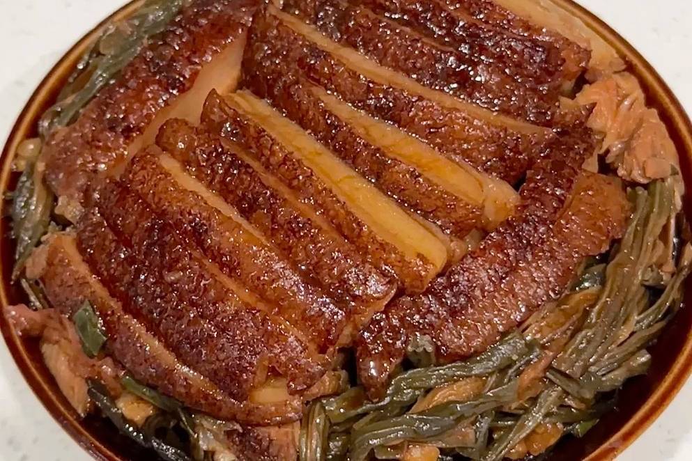 大量上市！一次买30斤，晒干囤冰箱，炒菜蒸肉都香，做一次吃一年