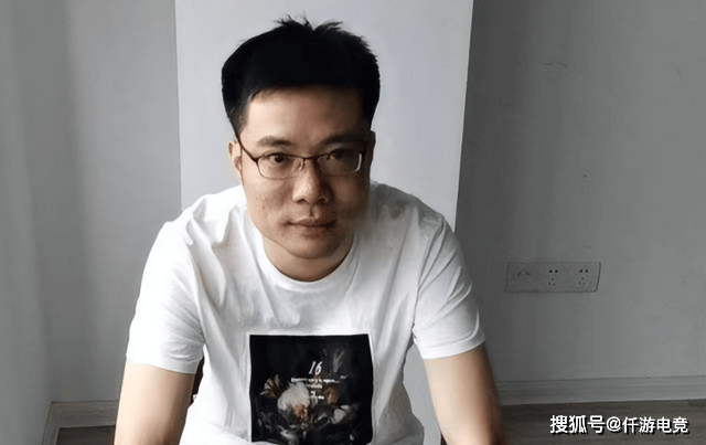 大司马一到公司上班就要打LOL，已经重拾对LOL热爱了