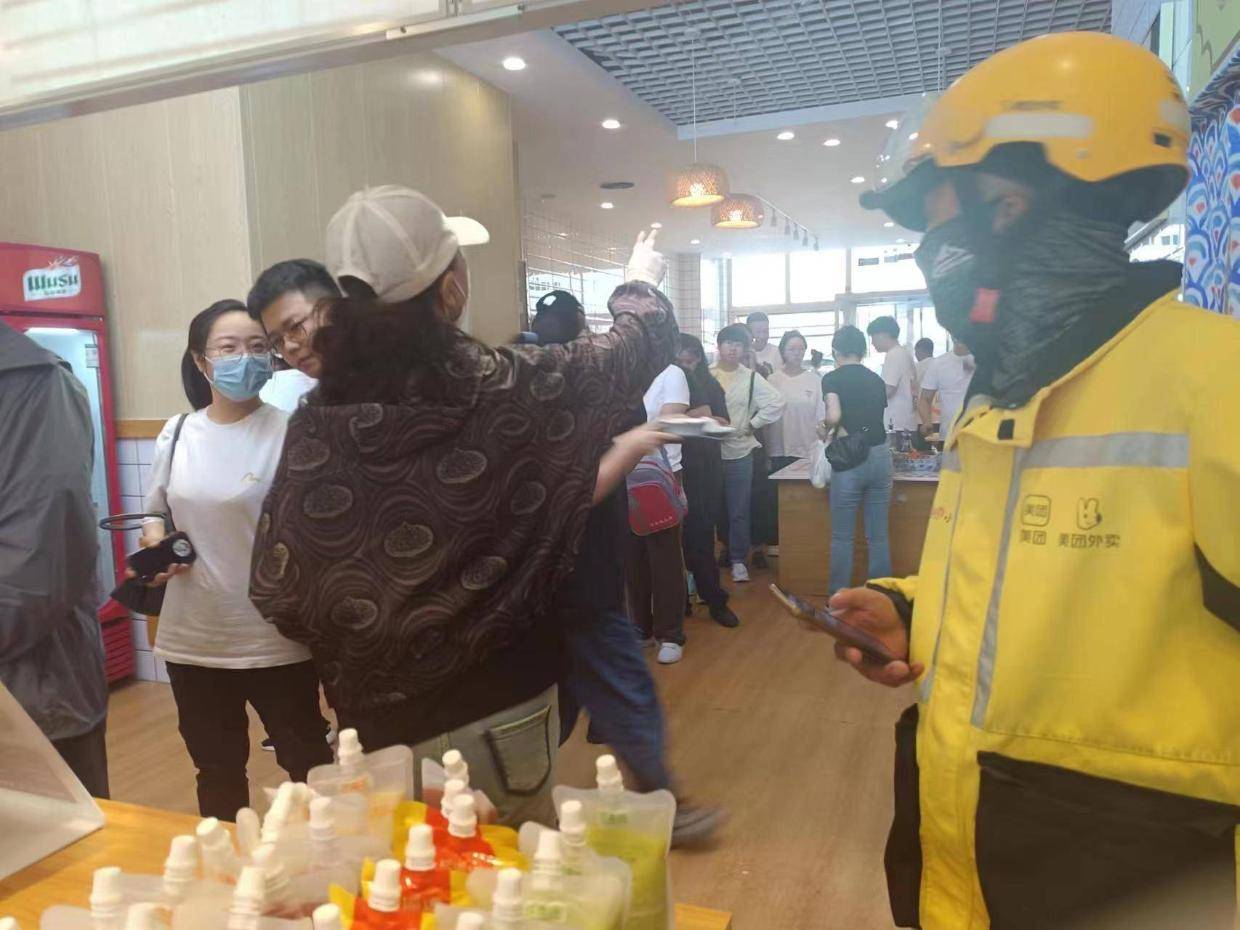 从东北特色美食到早餐连锁品牌，笼宝禾二两包子铺探索规模化发展路径