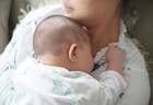 都说母乳是宝宝的“液态黄金”,好在哪里?新手妈妈如何开始? | 全国母乳喂养宣传日
