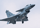 歼-10CE打赢空战，却出口遇冷？外媒：法国阵风疯狂斩获出口订单