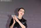 高圆圆不愧是“国民女神”，贴头皮造型搭皮衣和流苏裙，又美又飒