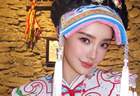 杨颖穿羌族服饰拍ccd大片好美！衣着华丽极具民族特色
