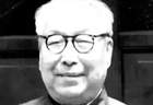1988年农民朱海清在地里干农活,村长气喘吁吁跑来:“别干了,快回去,你家来了个大官!”1988年盛夏,河北兴隆县朱家沟的小山村突然炸开了锅。大中午,农民朱海清在地里满身大汗干活,锄头还没放稳,村长就喘着粗气跑来:“别干了,你家来大官了!”朱海清被这一嗓子吓愣了,老实一辈子,哪见过什么...
