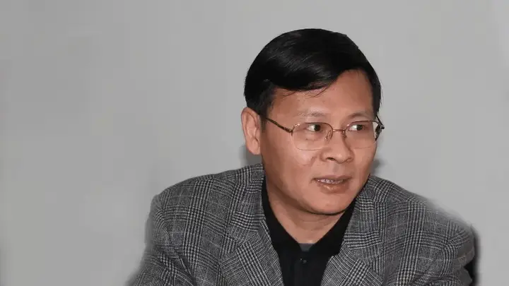 被情人举报的校长王国炎,3名情妇共同侍寝,非法敛财600万!