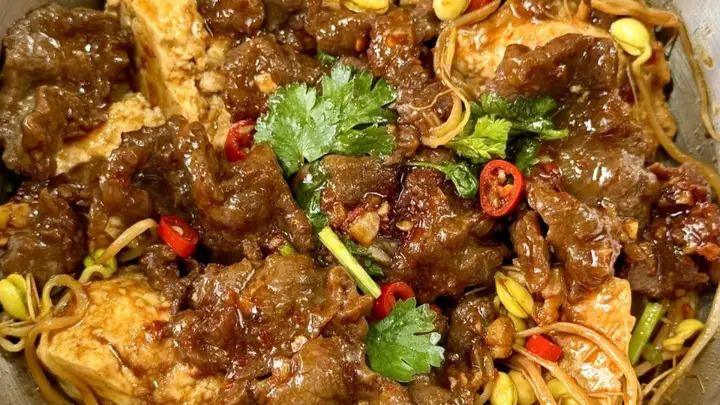 一锅焖出三重鲜香:豆芽豆腐牛肉煲的家常秘诀
