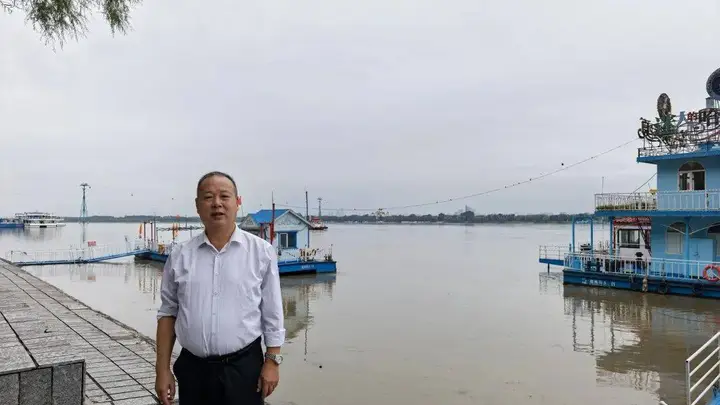 刘雄 | 松花江畔听涛声