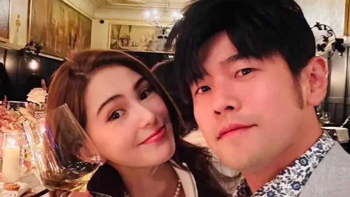 周杰伦晒陪昆凌过生日合照：希望你永远快乐健康，永远爱你