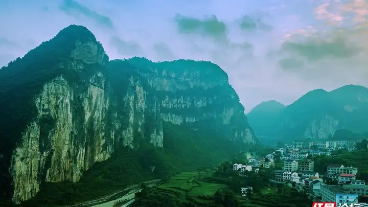 【每日一图@湖南】航拍涟源湄江风景区,看尽峡谷间的山河温柔