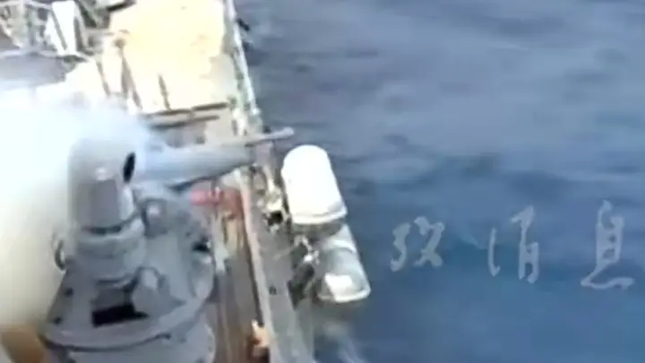 美海军战舰开火时突发事故：舰炮刚打一发就炸膛，炮管坠海