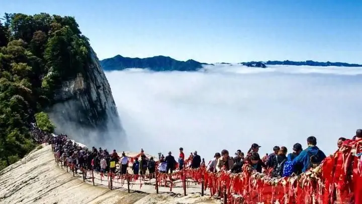 华山门票索道一家三口花1500,游客锐减是消费降级还是价格劝退?