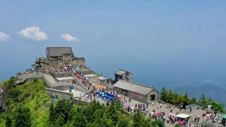 南岳衡山祝融峰景区7月20日上午临时管制