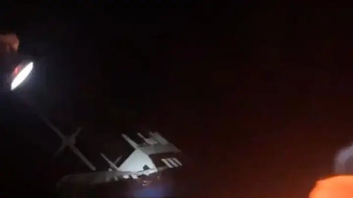 中国游客亲历印尼沉船惊魂一夜：救生筏里8人有的呕吐有的被“吓尿”，幸被路过游船救起