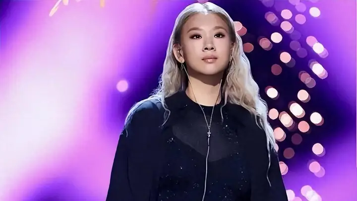 香港知名女星染金发将复出,抗抑郁症三年,去年遗憾错过《歌手》