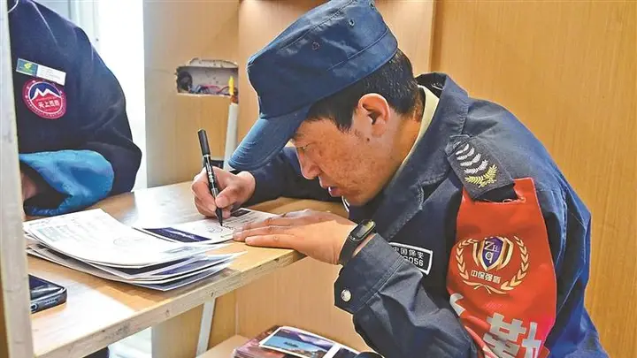布达拉宫旁主题邮局成心灵港湾 收藏西藏记忆