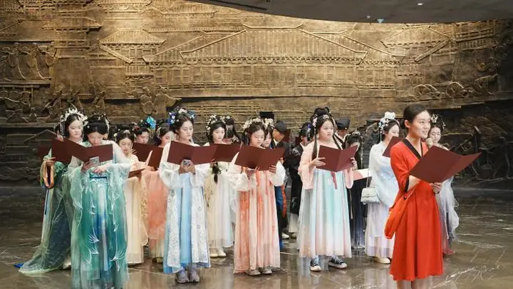 7月23日海峡两岸青少年研学营南昌启幕 台湾少数民族学子实地探访江西文化