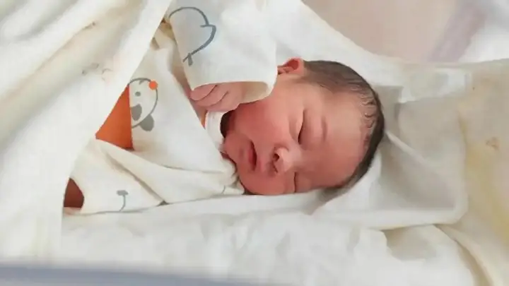 宝宝出生时,这4个部位越丑,长大颜值反而越高,父母别嫌弃 !