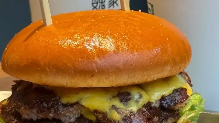 7月24日海底捞欢鲜堡武汉首店启幕 多品牌扎堆布局掀起汉堡行业新热潮