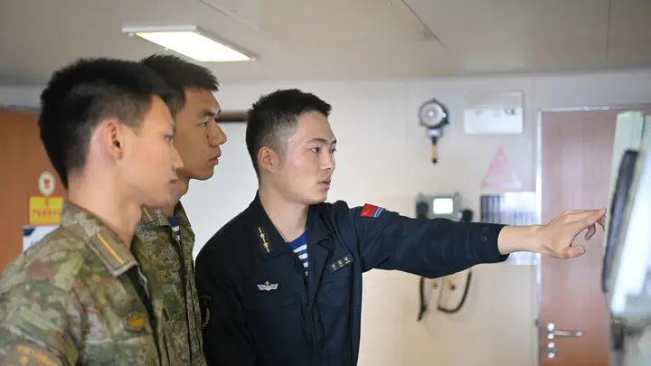 海军83舰编队圆满完成远海综合实习访问任务