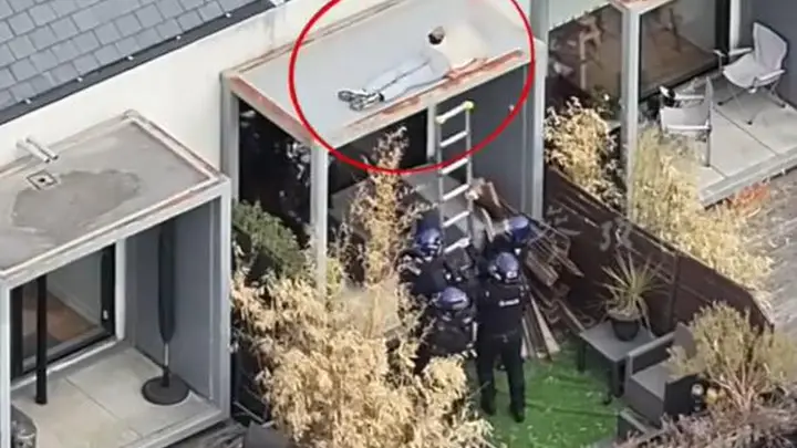 英国嫌犯与警方对峙48小时，没熬住睡着了，随后落网