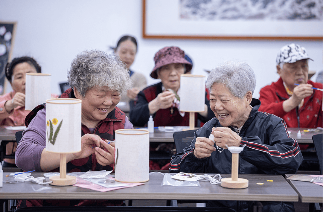 刘世锦：建议城乡居民人均养老金每月收入增至1000元
