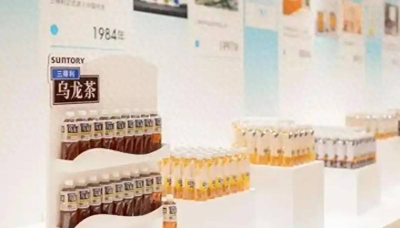 日本饮料之王：用汉字伪装身份，年收入超60亿，一度被误认是国货