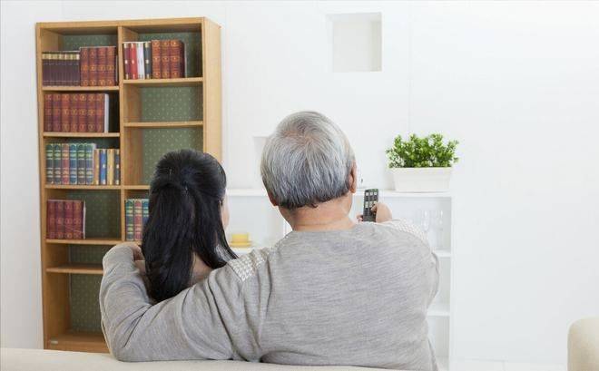 最残酷的家庭轮回：一心养儿防老的父母，晚年大多被子女疏远