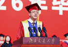 北京交通大学举办毕业典礼,新任校长刘攀送给毕业生两把“钥匙”