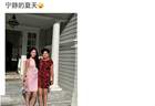 李咏遗孀哈文晒与女儿合影，法图麦又高又漂亮，已走出丧亲之痛