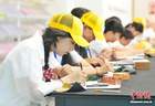 以字为媒 海外华裔青少年在长沙“刻”下自己的姓