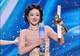 杨紫白玉兰封后,群星祝贺,张一山沉默,22年国民兄妹真闹掰了?