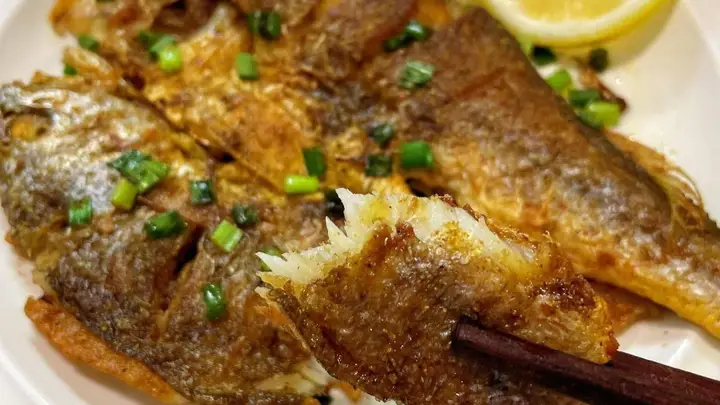 黄花鱼这么做香而不腻，酥酥脆脆，不仅下饭又下酒