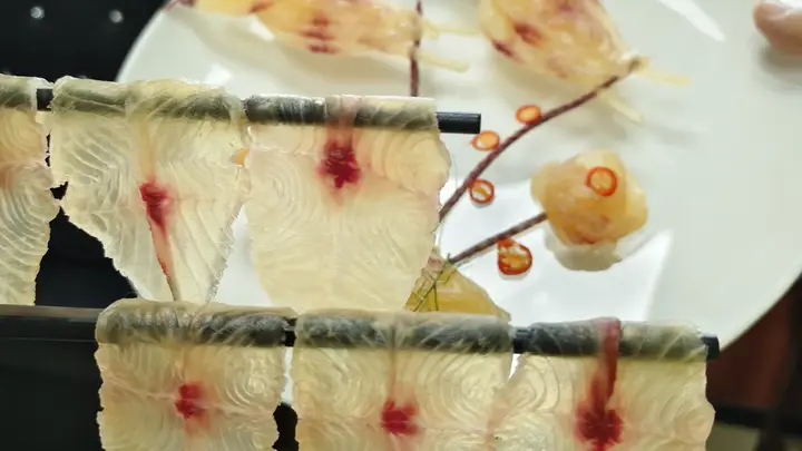 巴西鲷刺身：滑润鲜香，色诱味美