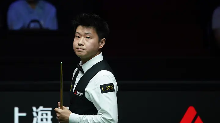 横扫!赵心童两杆破百6-0罗伯逊 晋级上海大师赛半决赛