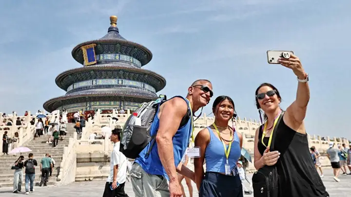 欧洲游客疯狂涌入中国,猛增12倍,不止为避暑,他们目的挺不简单
