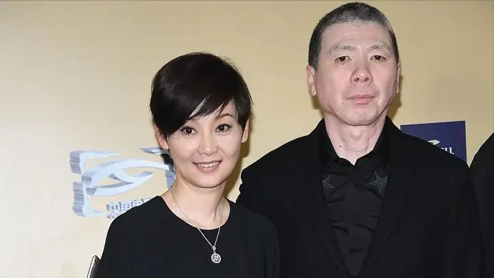 冯小刚心机藏不住了!徐朵全新身份对外曝光,这才是他的真实打算