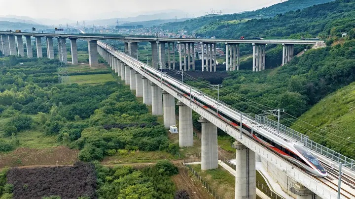 财政加力稳投资！上半年地方债发行超5.8万亿