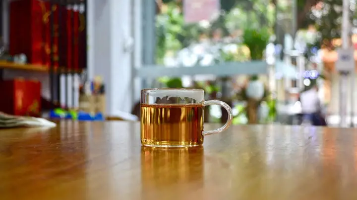 红茶再次成为关注中心,医生发现:喝红茶时,千万多留意这5点