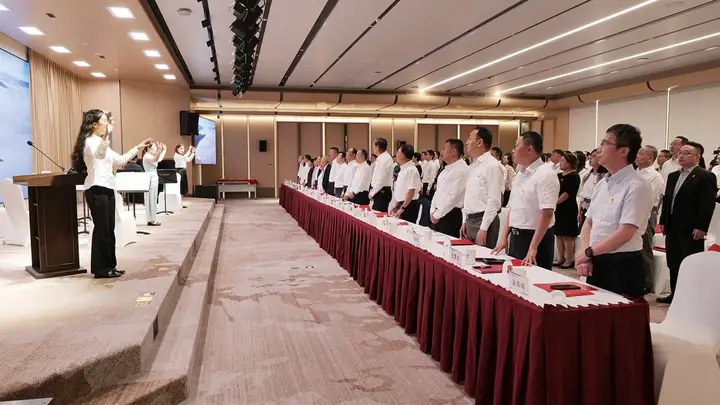 上海国盛集团举办“初心·华章”文艺党课