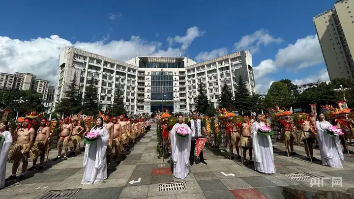 氛围感拉满!贵州平塘水龙节开泼 万人共享“吉祥水”