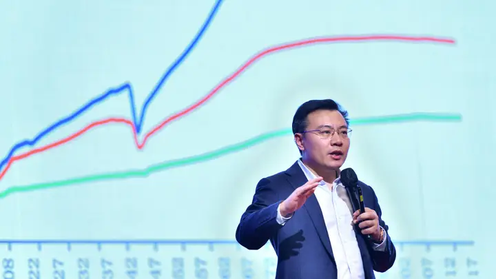 任泽平付费群风波后续:VIP会员吐槽“跟着买什么亏什么”,课程已换形式