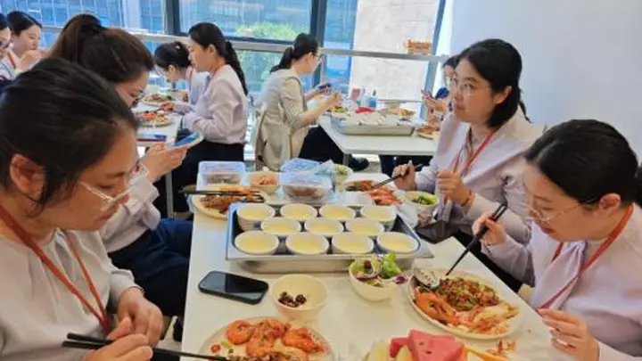 食四芳华庆十四载 宁波银行北京中关村支行以温情活动凝聚奋进力量