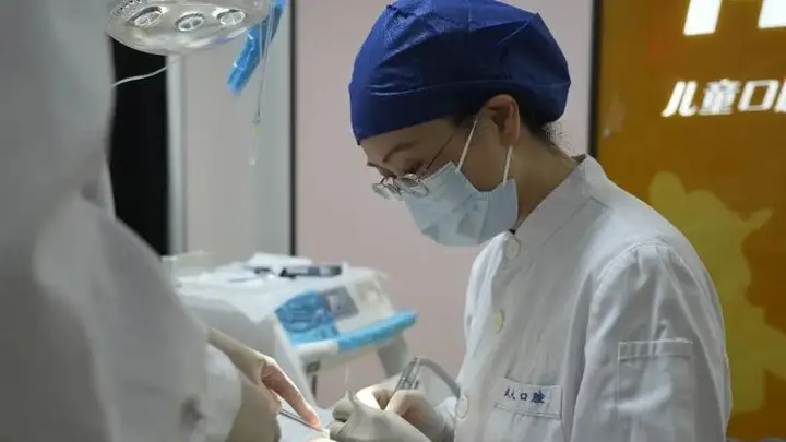 14岁女孩10余颗乳牙迟迟不掉,查出百万分之一罕见病,医生分析