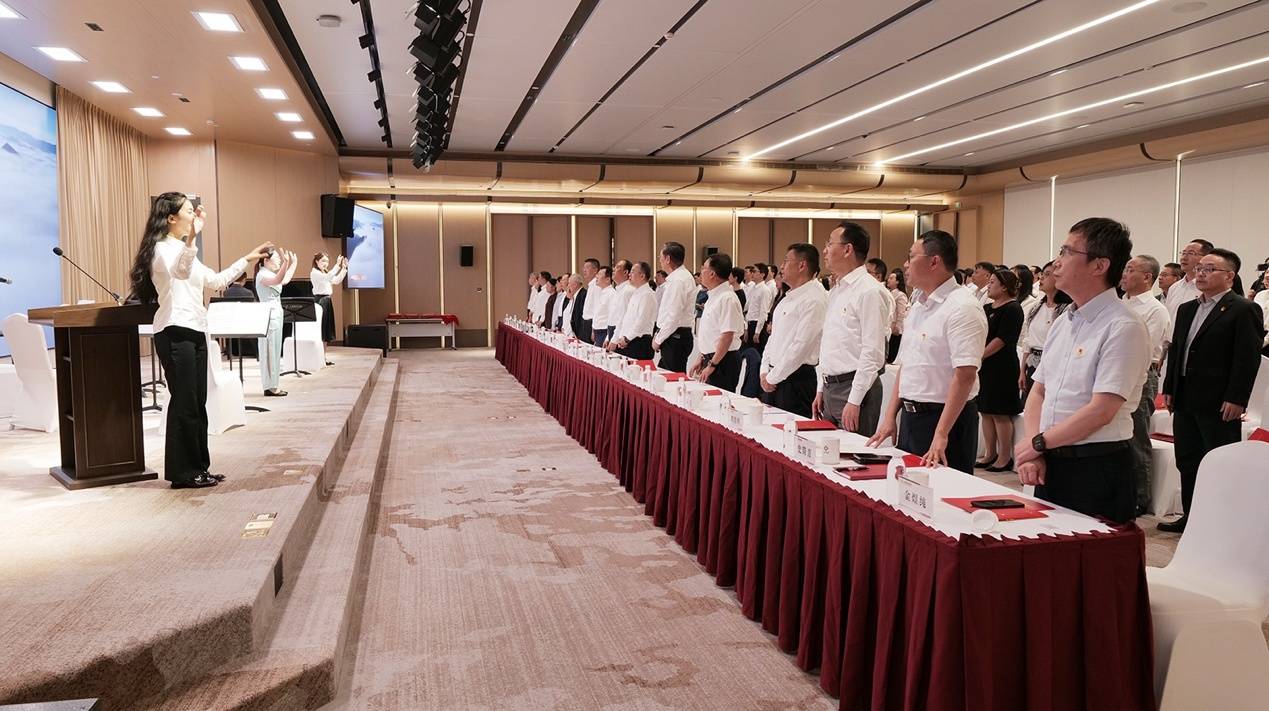 上海国盛集团举办“初心·华章”文艺党课