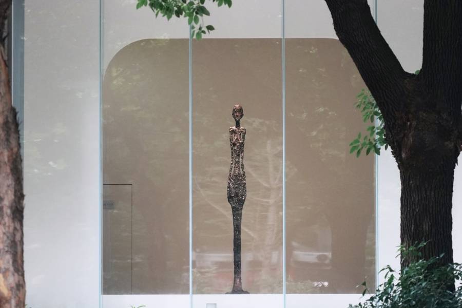 “塑我此生”贾科梅蒂大展明日揭幕，212件藏品铺陈存在与虚空