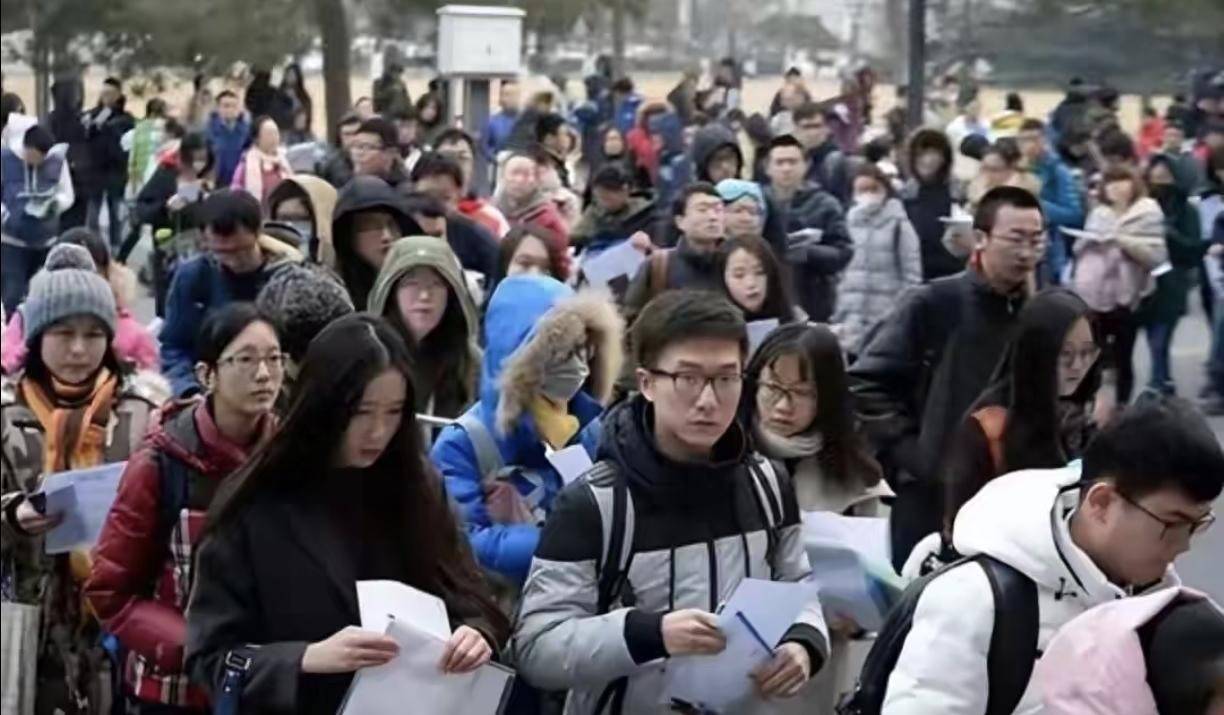 大学生就业趋势已定？7月起，985、211应届生或将面临3个大变动！