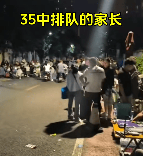 升学要靠谁排队更早？石家庄35中“后台点录”惹争议