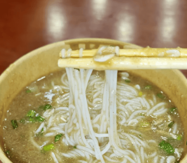 细粉吸饱江河鲜醇，配油条同吃解锁极致早餐风味